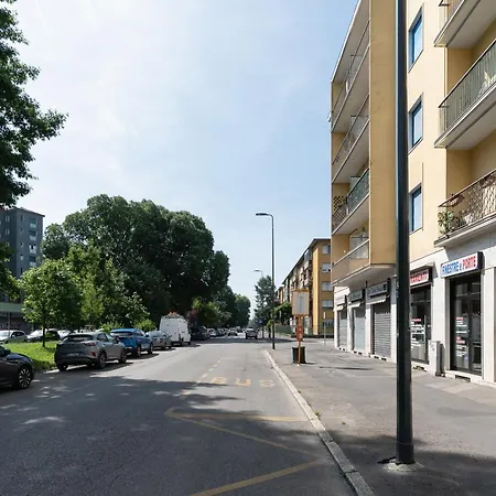 Guesthost - Mm1 Inganni Bright Apartment *